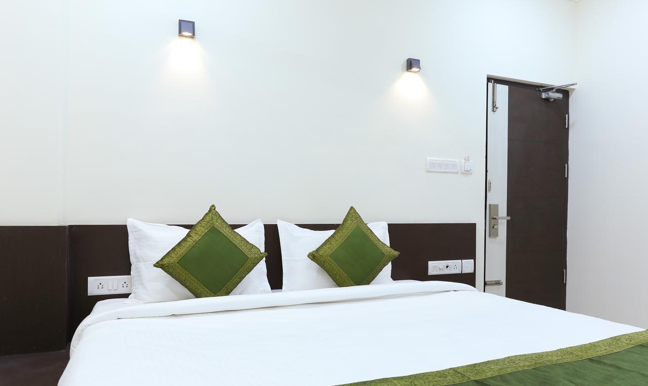 Majestic Inn Τσενάι Εξωτερικό φωτογραφία