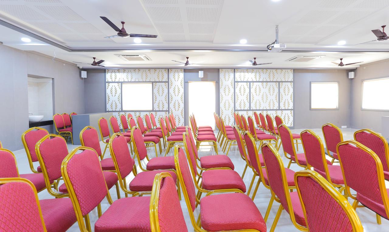 Majestic Inn Τσενάι Εξωτερικό φωτογραφία